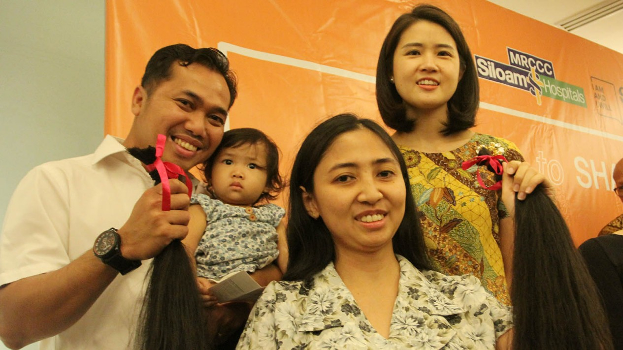 Donor Rambut Peringati Hari Kanker Sedunia