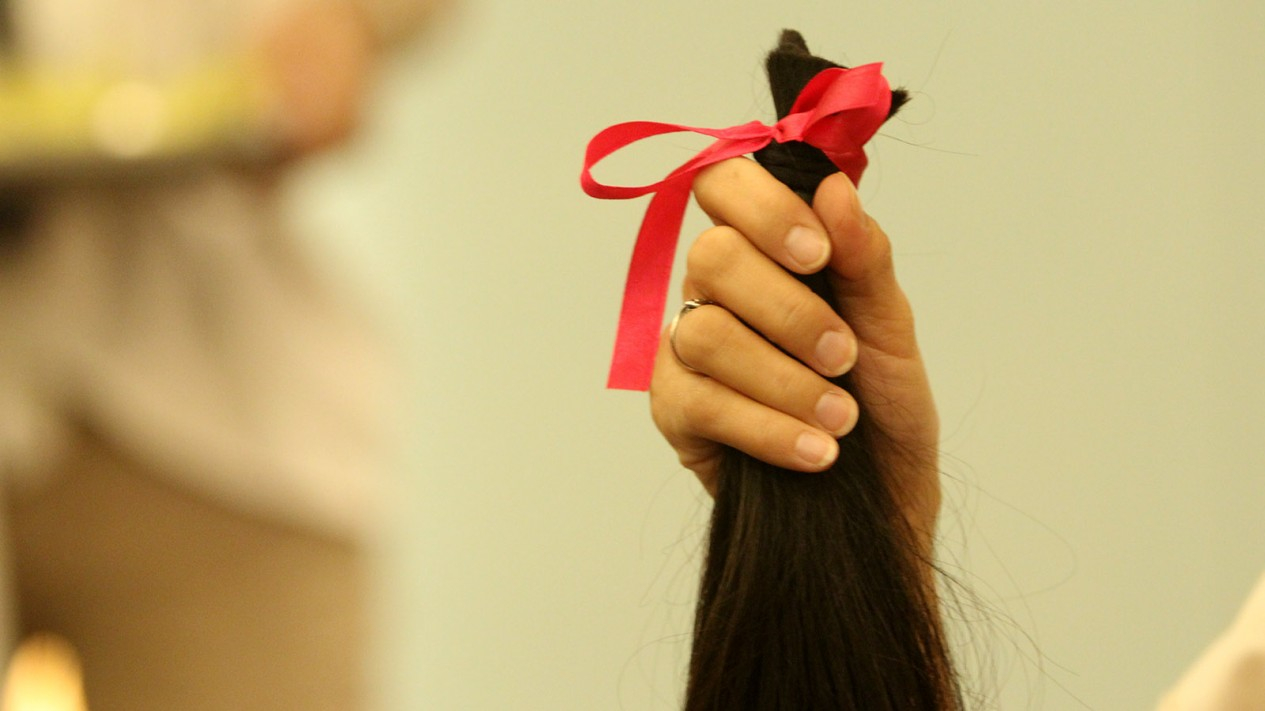Donor Rambut Peringati Hari Kanker Sedunia