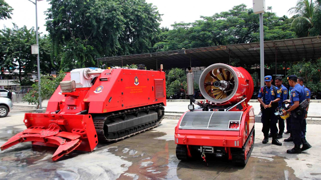 Damkar DKI Pamerkan 2 Robot Pemadam, Bisa Matikan Api di MRT