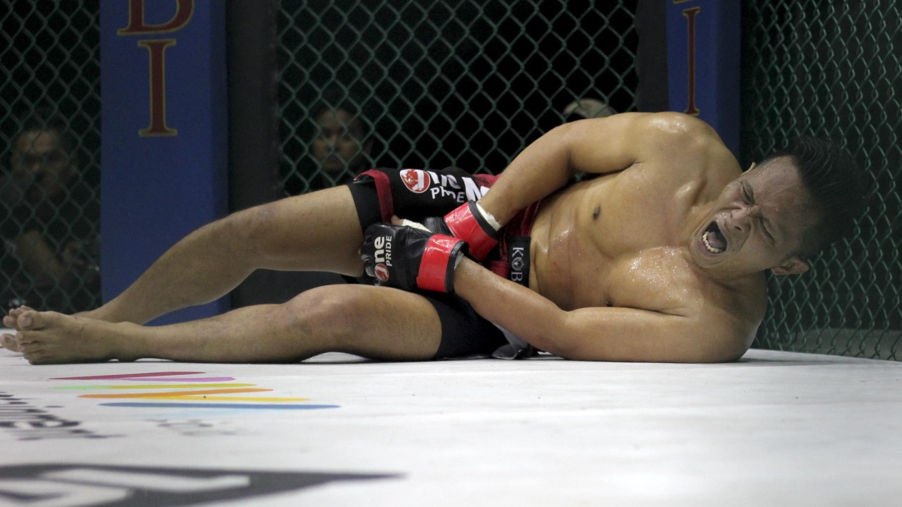 Duel Sengit, Zainal Bekuk Alfons