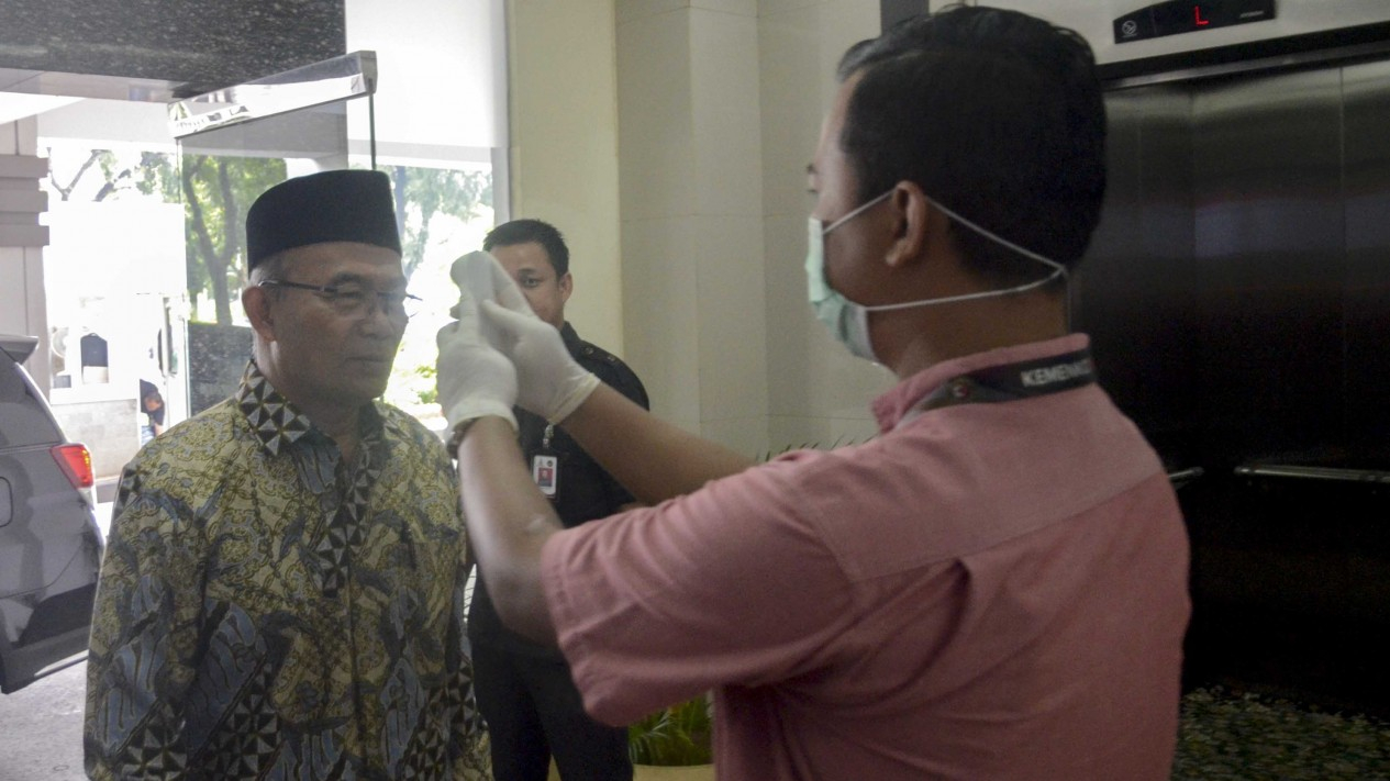 Pemeriksaan Suhu Tubuh Cegah Penyebaran Corona