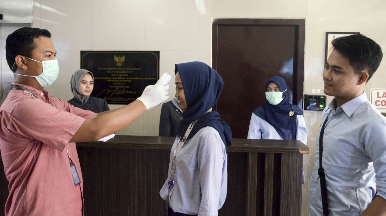 Pemeriksaan Suhu Tubuh Cegah Penyebaran Corona
