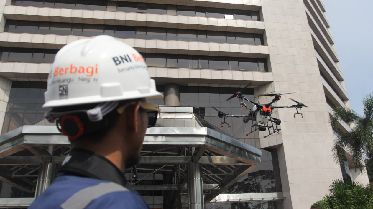 Penyemprotan Disinfektan dengan Drone