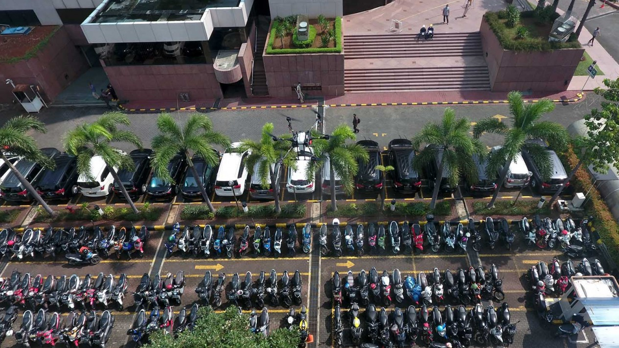 Penyemprotan Disinfektan dengan Drone