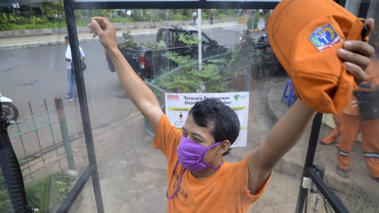 Bilik Disinfektan Umum Cegah Penyebaran Corona