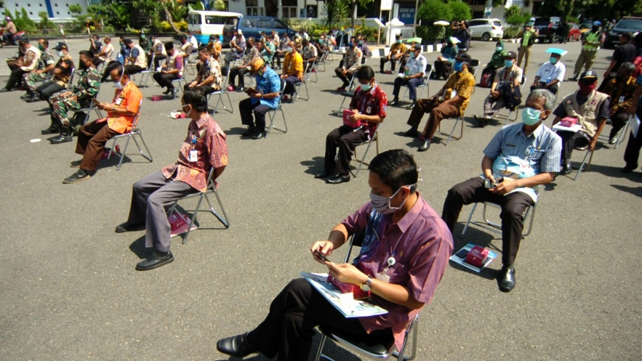 Cegah Corona, Pemerintah Tegal Rapat di Ruang Terbuka