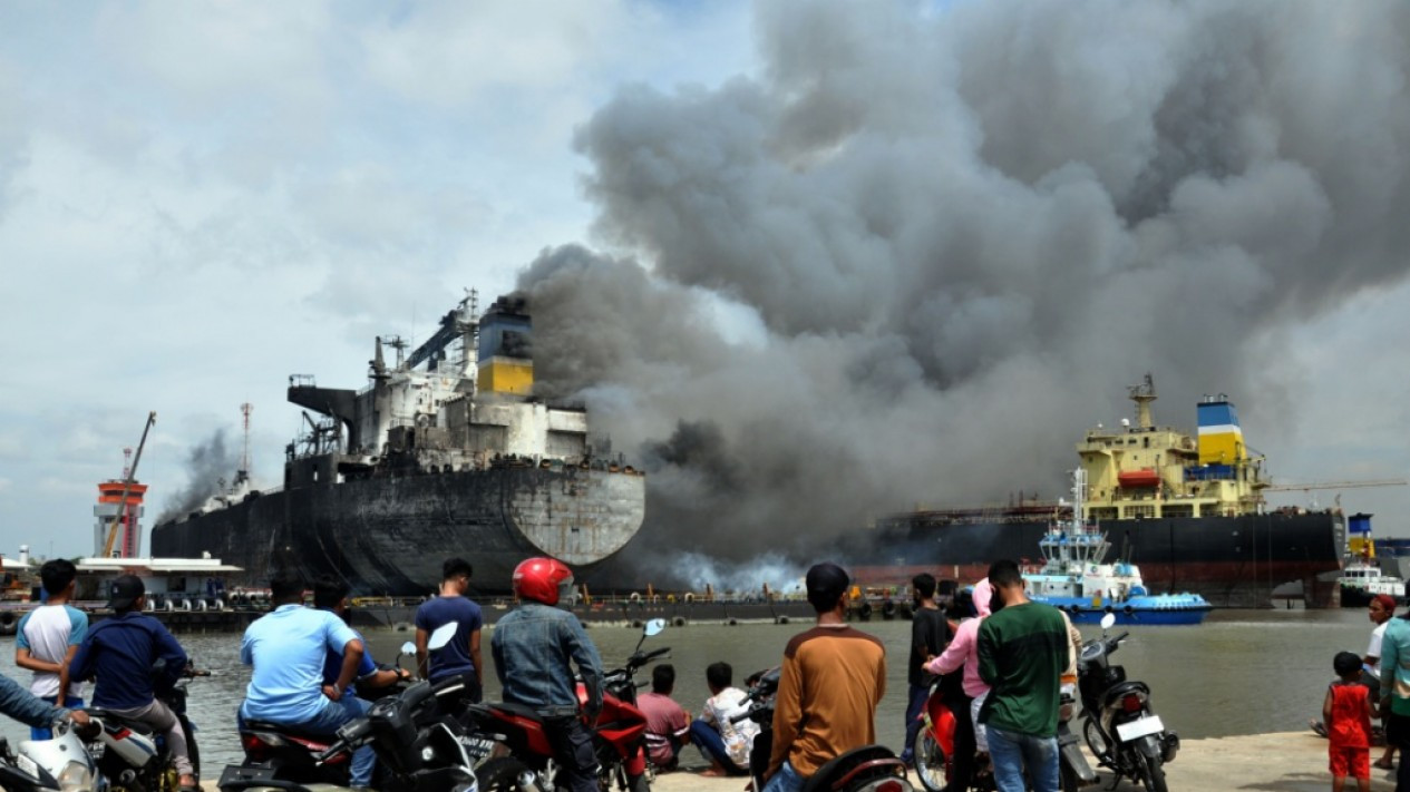 Kebakaran Kapal di Pelabuhan Belawan
