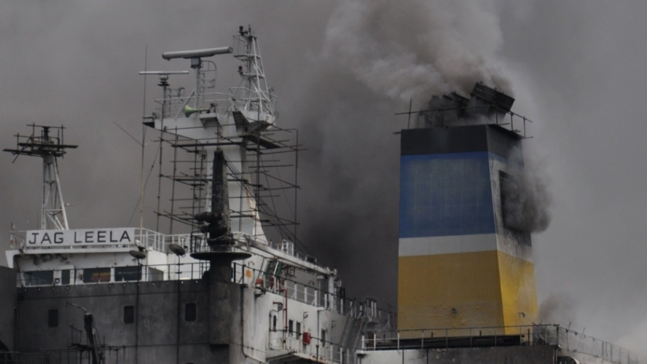 Kebakaran Kapal di Pelabuhan Belawan