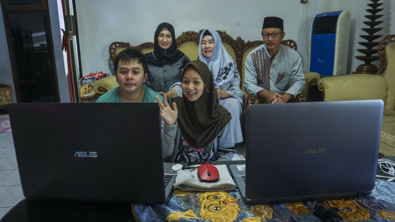 Silaturahmi Idul Fitri Secara Virtual dengan Panggilan Video