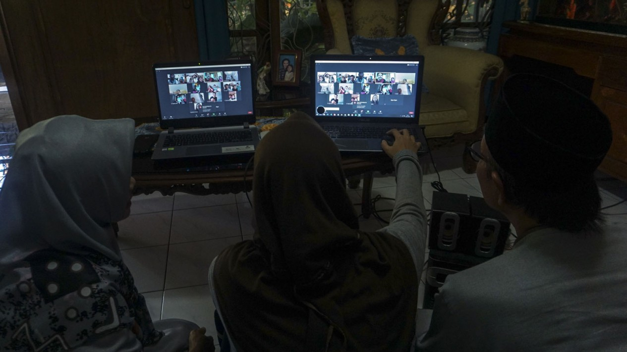 Silaturahmi Idul Fitri Secara Virtual dengan Panggilan Video