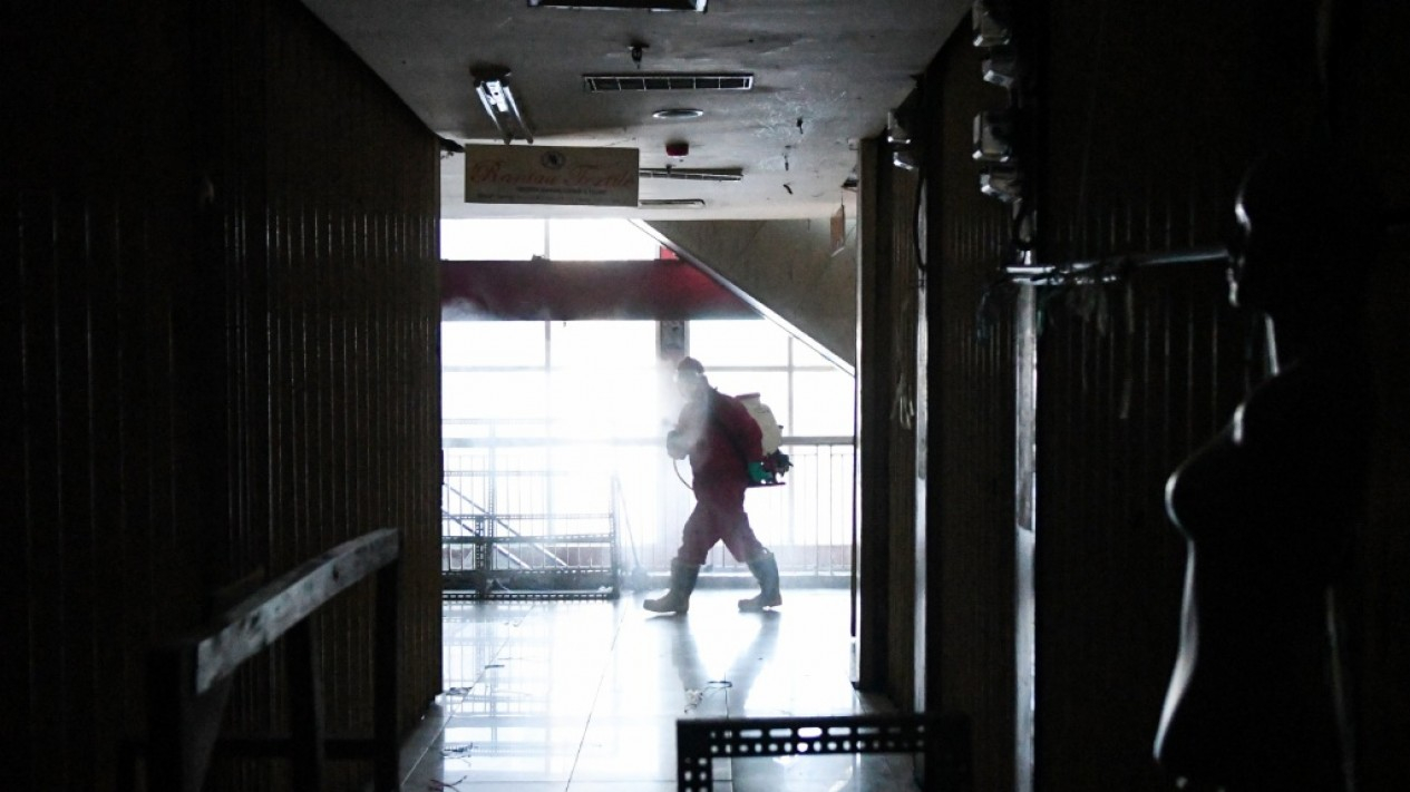 PSBB Diperpanjang, Pasar Tanah Abang Disemprot Disinfektan