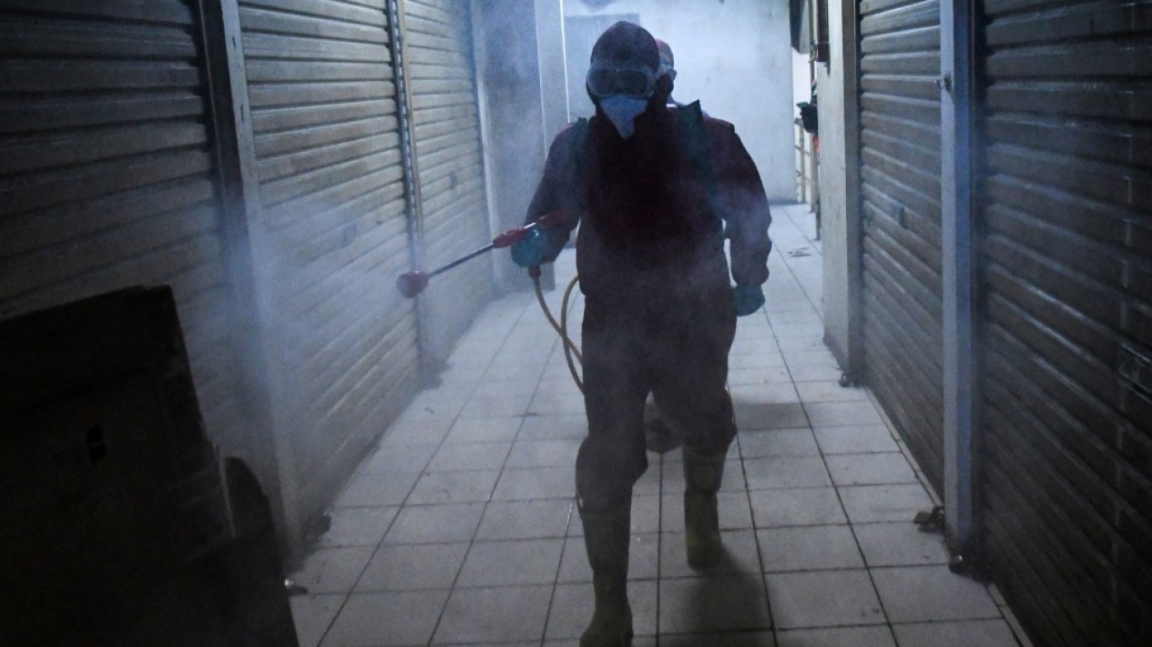 PSBB Diperpanjang, Pasar Tanah Abang Disemprot Disinfektan