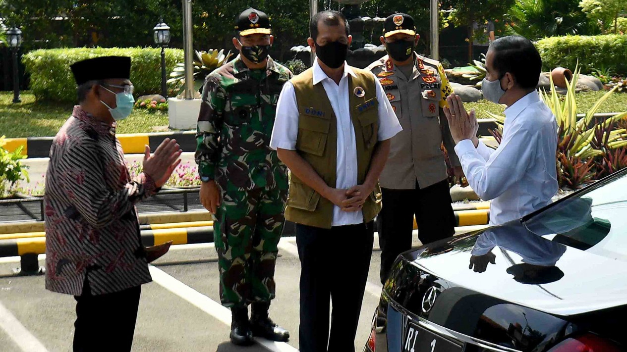 Presiden mengunjungi Kantor Gugus Tugas Nasional COVID-19