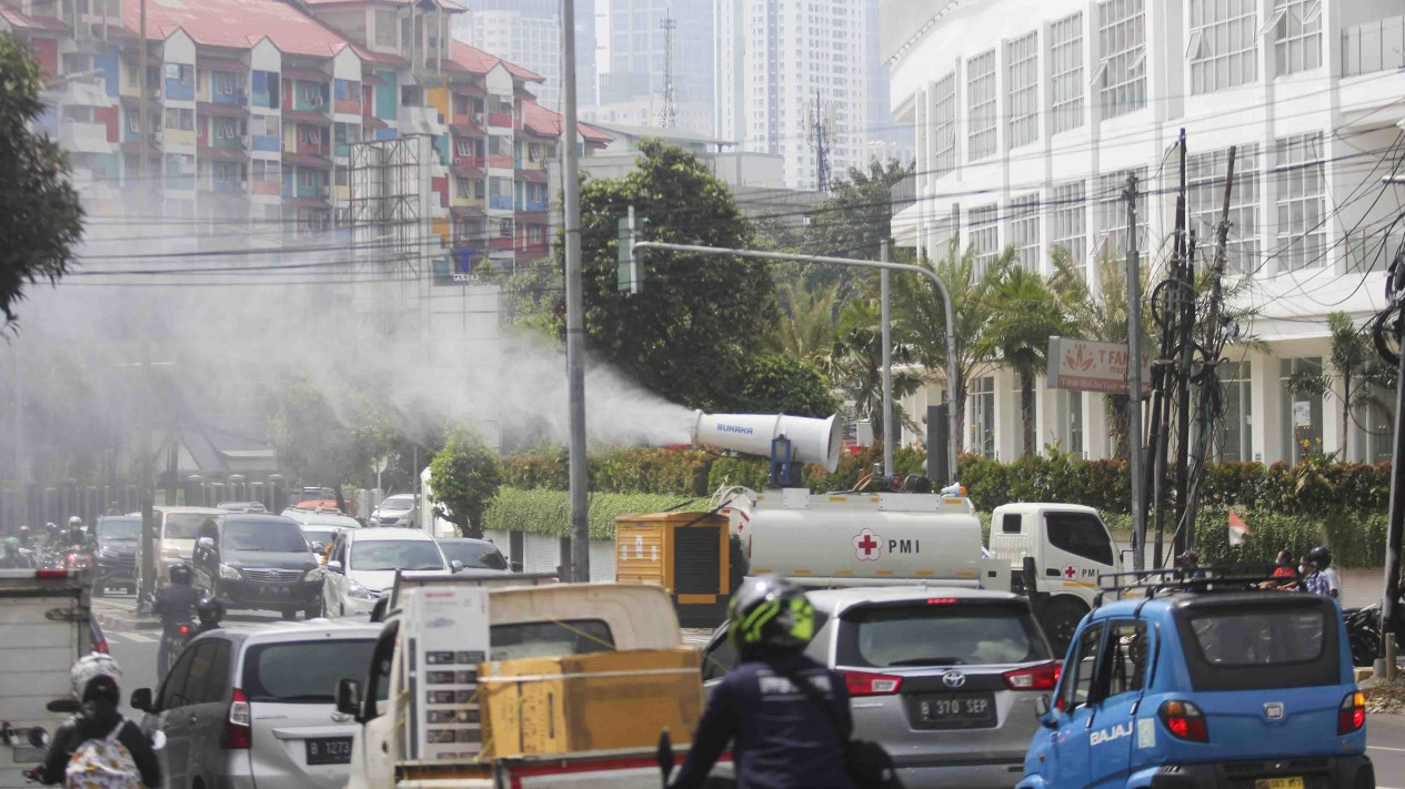 Tekan Penyebaran Covid-19, Mobil Disinfektan Keliling Rutin