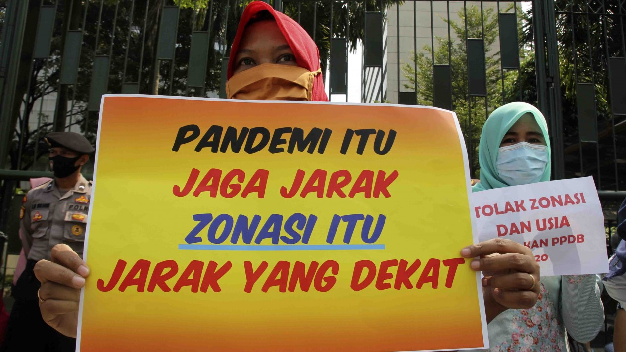 Tolak PPDB Zonasi Usia Orang Tua Siswa Datangi Kemendikbud