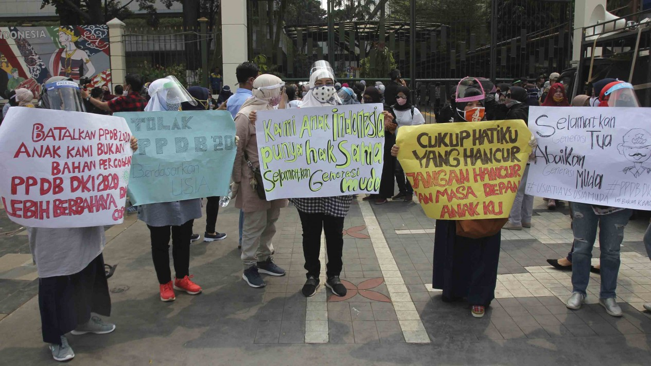 Tolak PPDB Zonasi Usia Orang Tua Siswa Datangi Kemendikbud