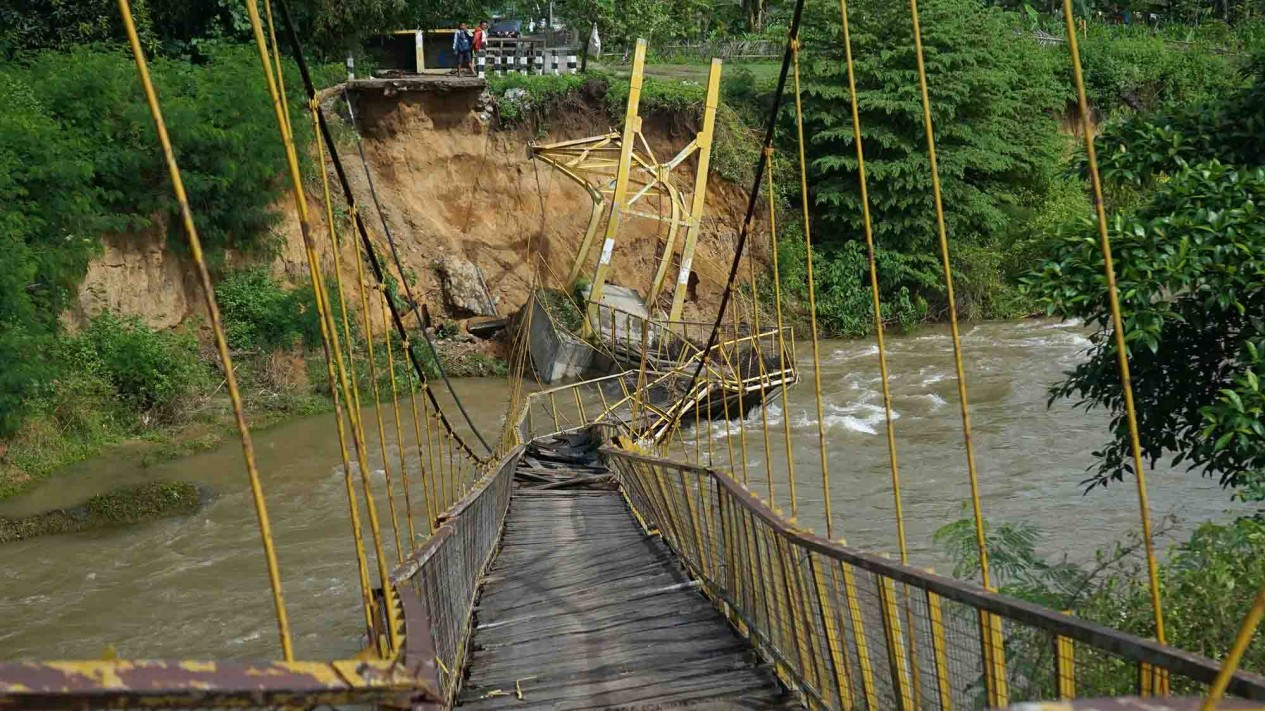 Jembatan Gantung Putus di Bone Bolango