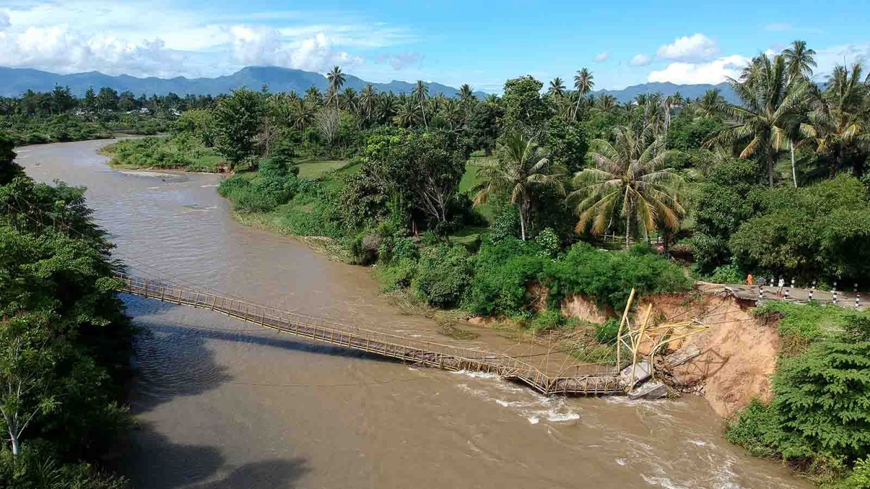 Jembatan Gantung Putus di Bone Bolango