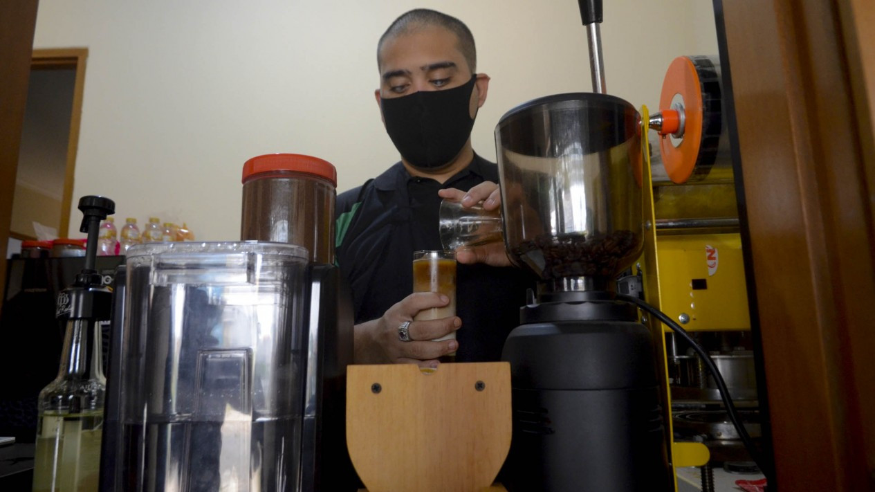 Semangat, Perjuangan Barista Tunanetra di Tengah Pandemi