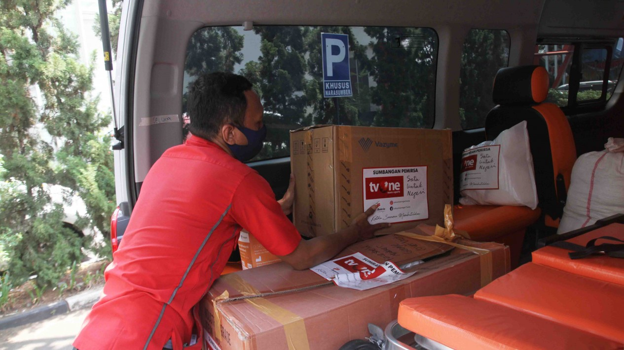 Ambulans dan Mobil Jenazah Bantuan Satu untuk Negeri tvOne