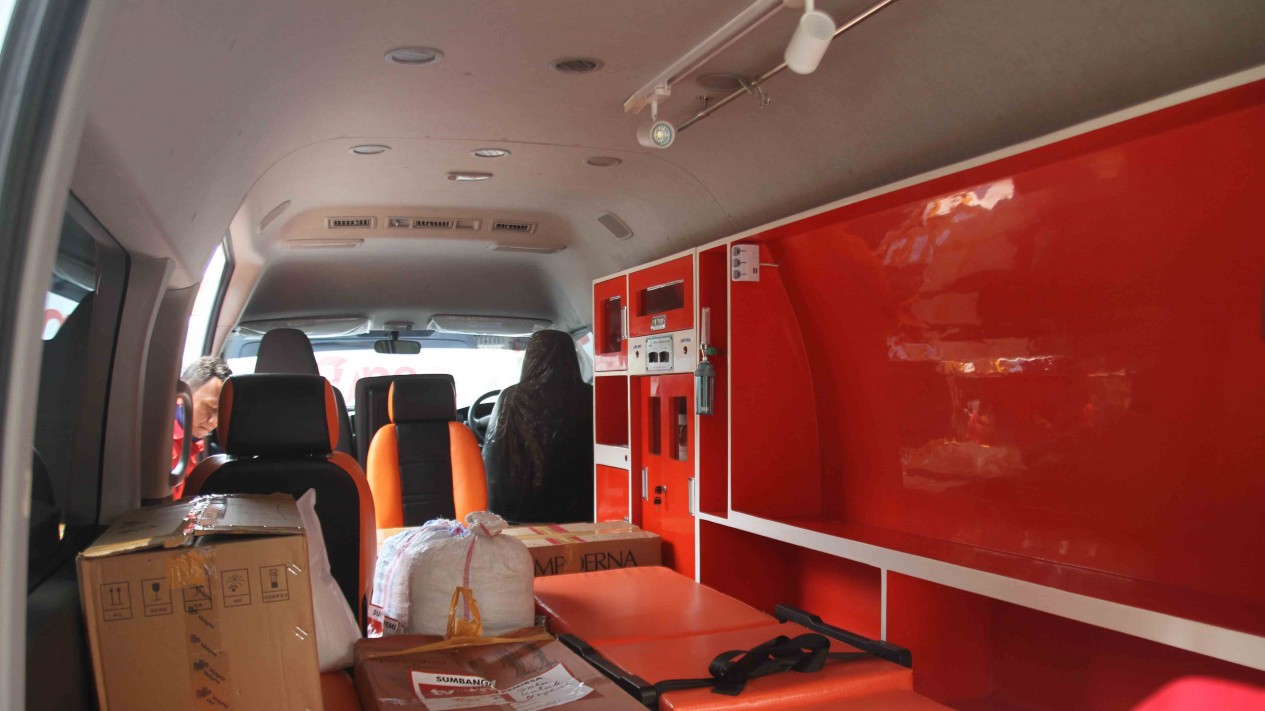 Ambulans dan Mobil Jenazah Bantuan Satu untuk Negeri tvOne