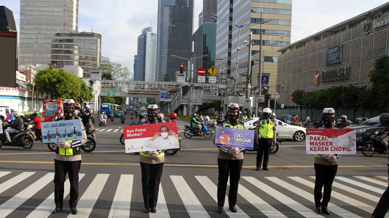 ‘Virus Corona’ Gentayangan di Jalanan Jakarta