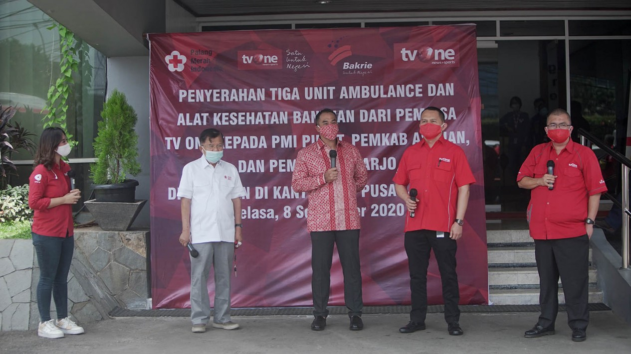 Penyerahan Ambulans Bantuan Pemirsa tvOne ke PMI Pusat