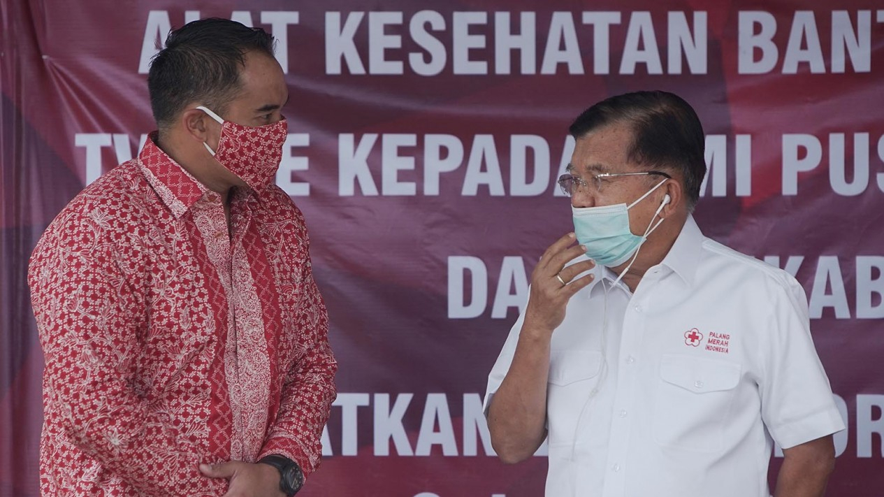 Penyerahan Ambulans Bantuan Pemirsa tvOne ke PMI Pusat