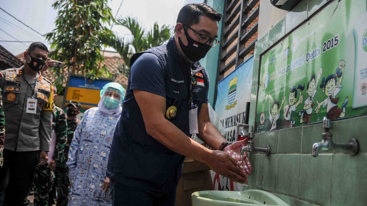 Ridwan Kamil Disuntik Vaksin COVID-19 Tahap III