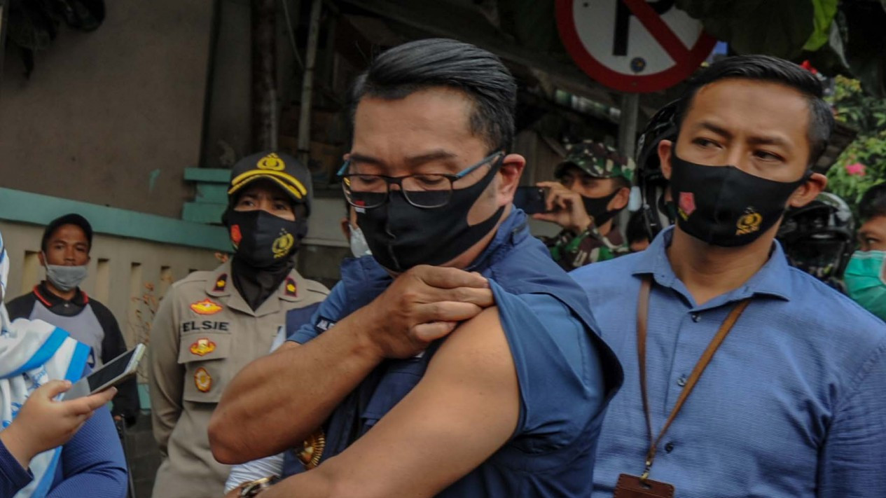 Ridwan Kamil Disuntik Vaksin COVID-19 Tahap III