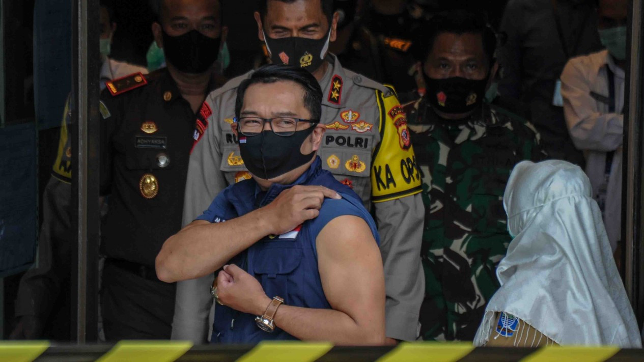 Ridwan Kamil Disuntik Vaksin COVID-19 Tahap III