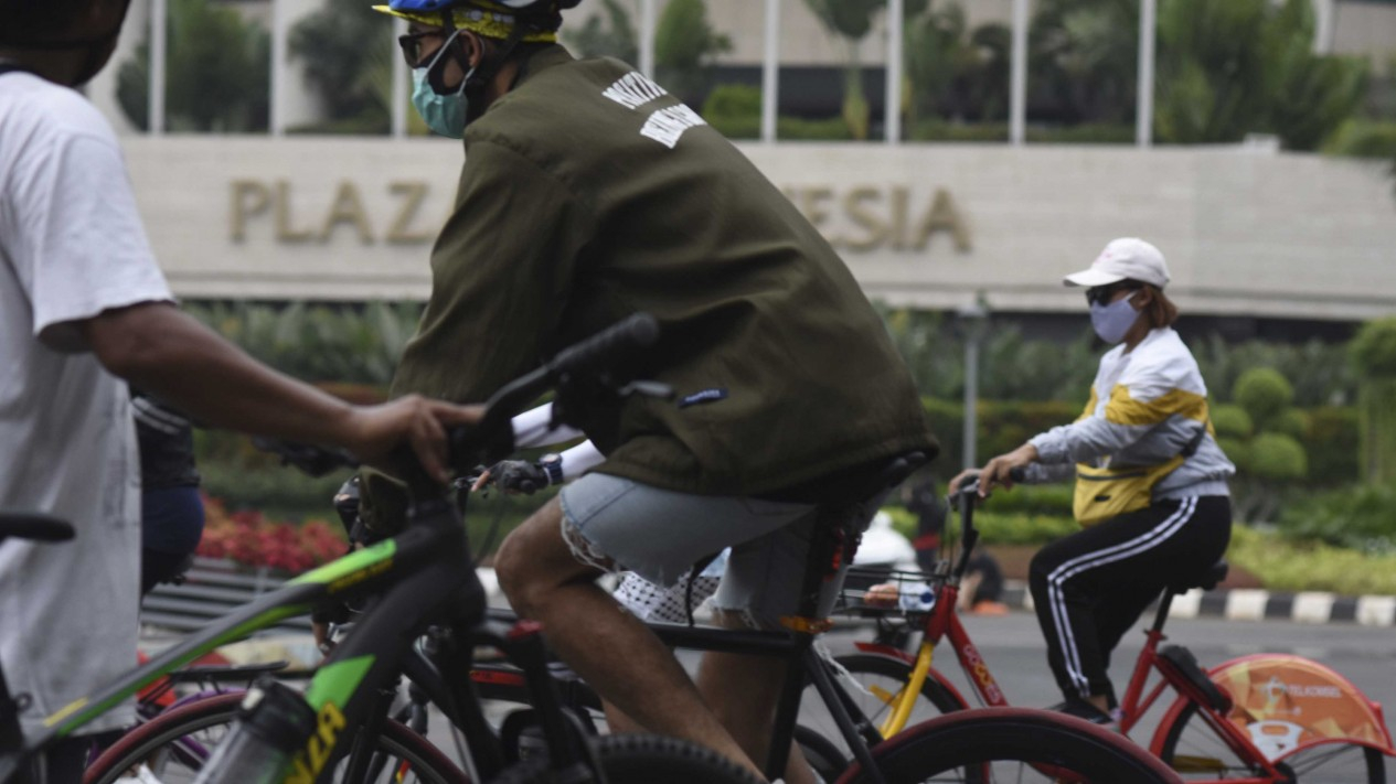 Bersepeda di Bundaran HI saat Pandemi