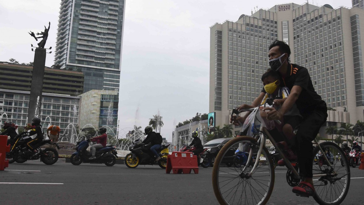 Bersepeda di Bundaran HI saat Pandemi