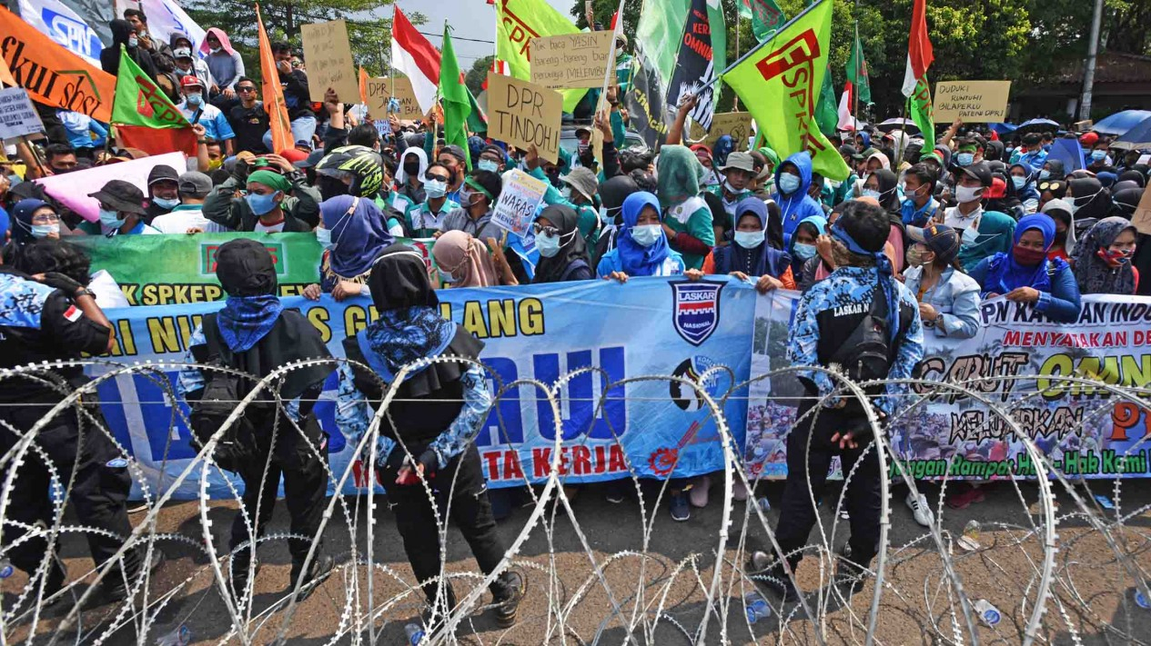 Aksi Damai Buruh Demo Omnibus Law di Banten