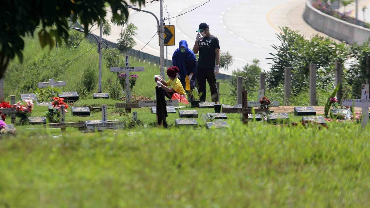 Nisan Makam Khusus Pasien COVID-19