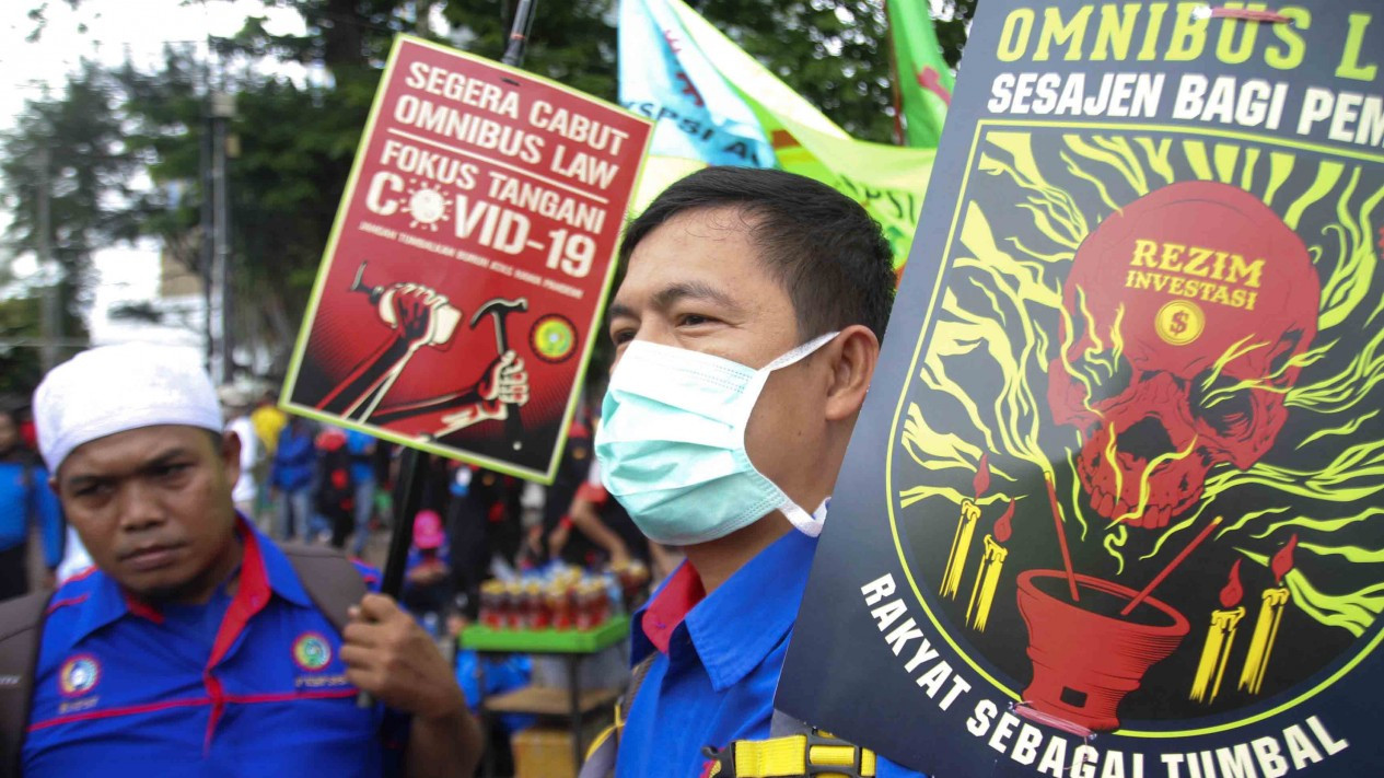 Demo Buruh di Patung Kuda