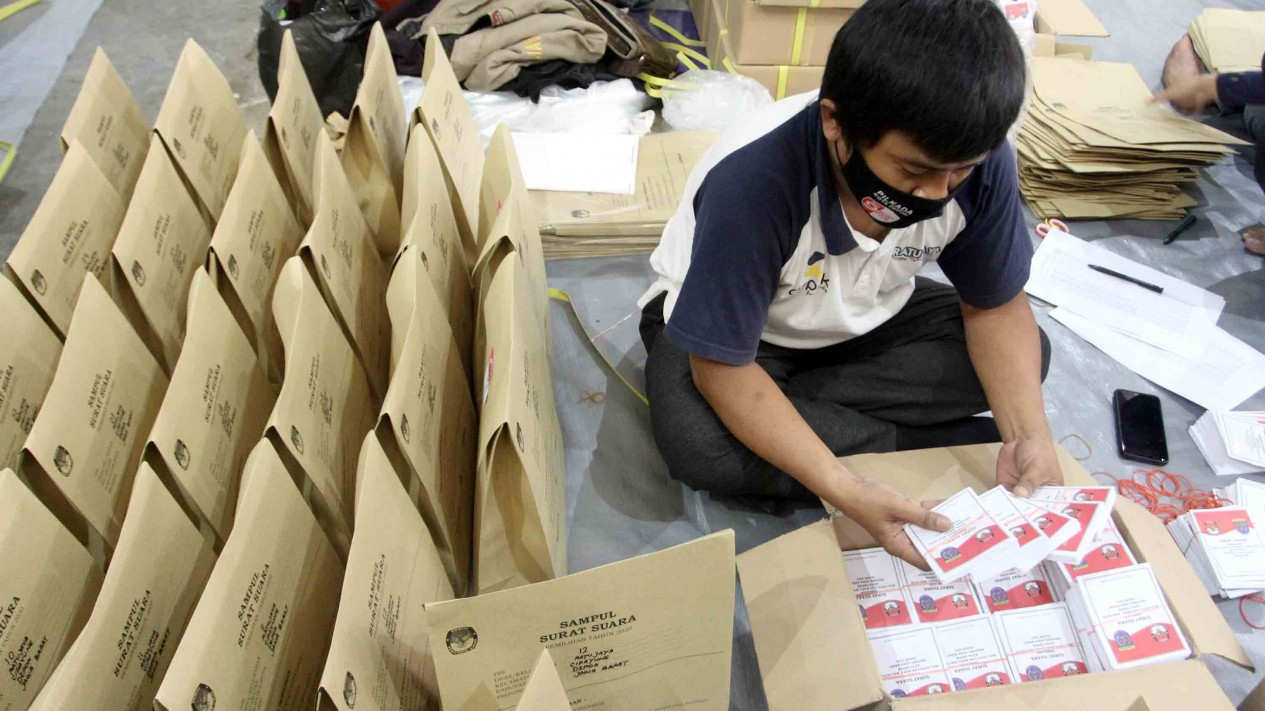 Penyortiran Surat Suara Pilkada Depok
