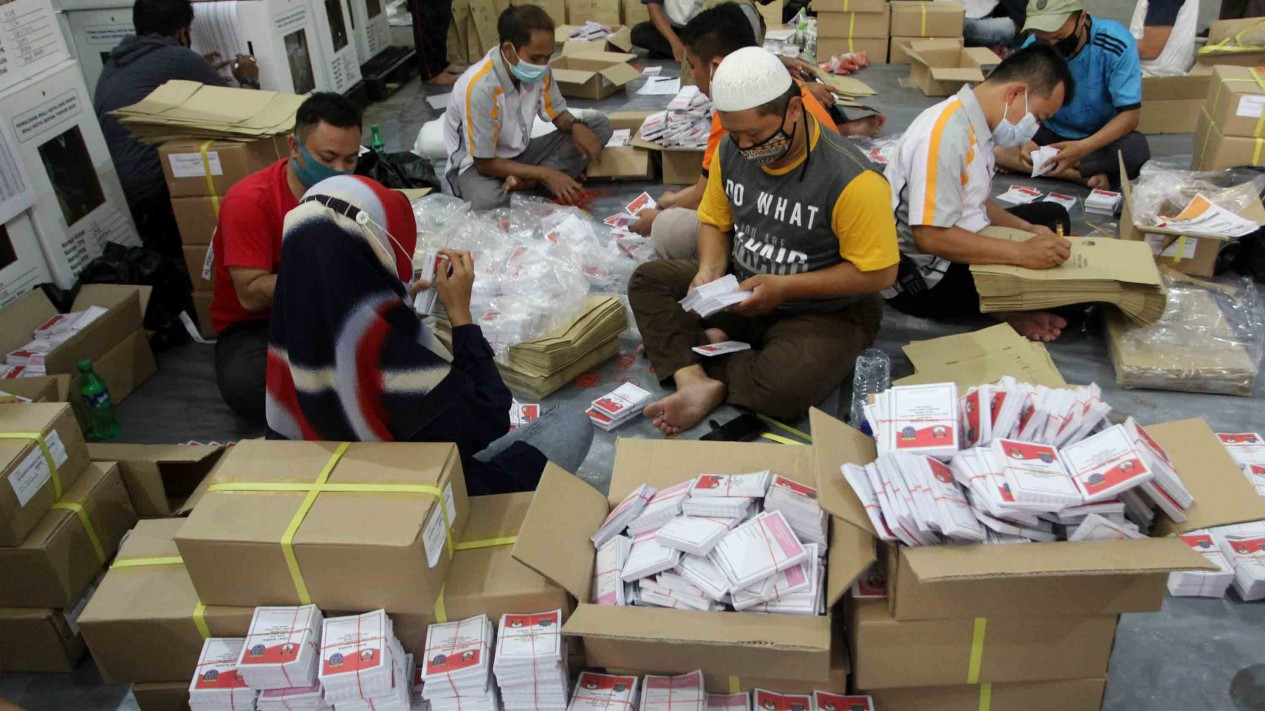 Penyortiran Surat Suara Pilkada Depok
