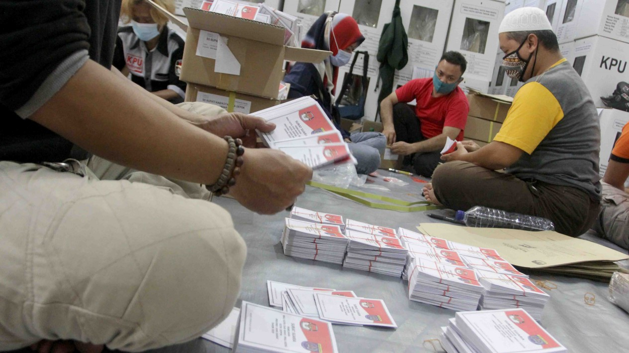 Penyortiran Surat Suara Pilkada Depok