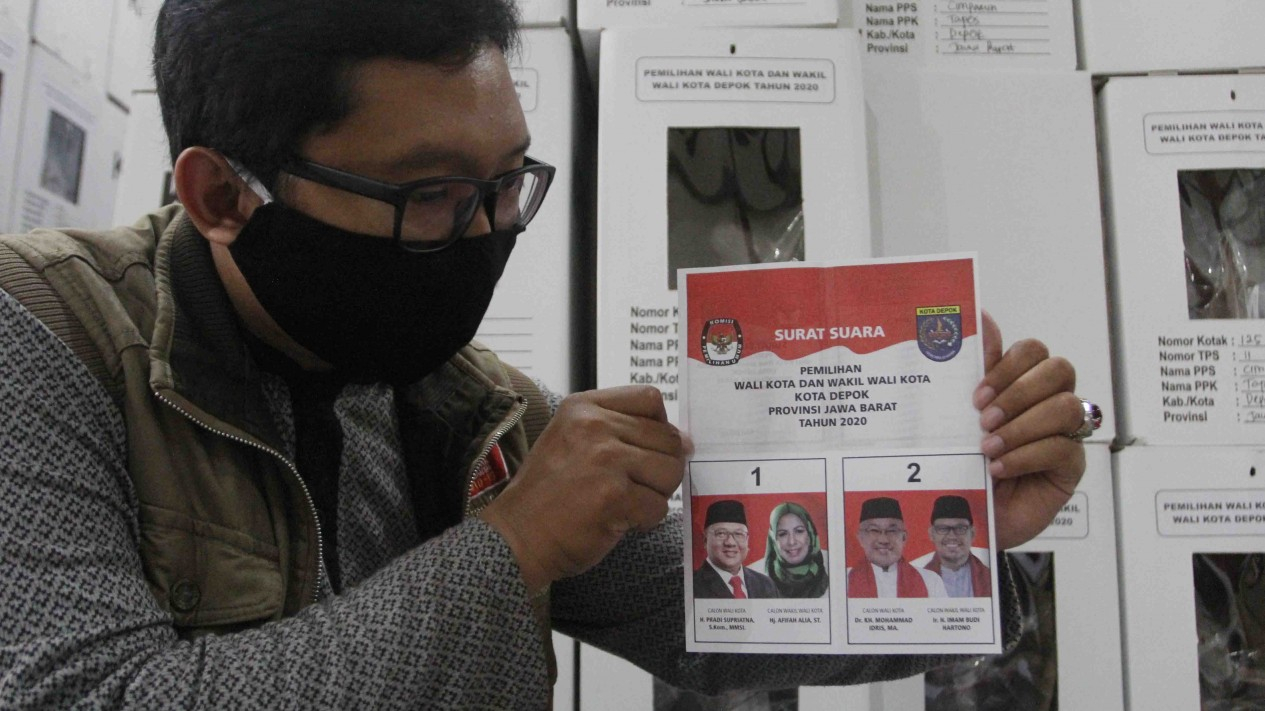 Penyortiran Surat Suara Pilkada Depok
