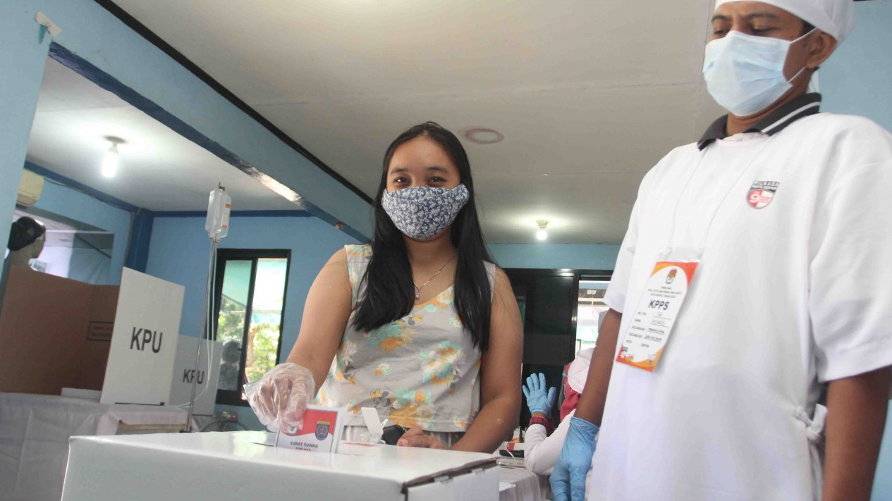 Petugas TPS Nyamar Jadi Tenaga Kesahatan