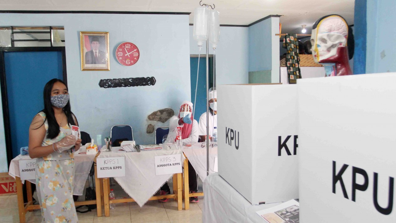 Petugas TPS Nyamar Jadi Tenaga Kesahatan