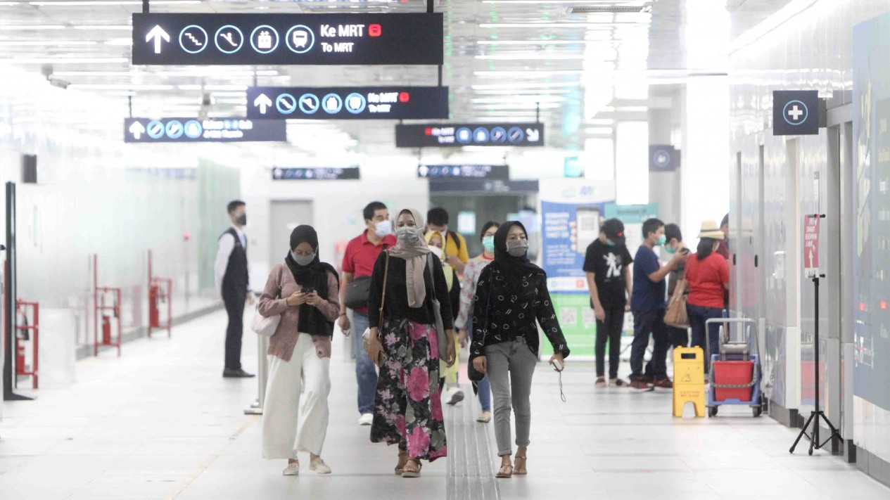 Penerapan Protokol Kesehatan di MRT