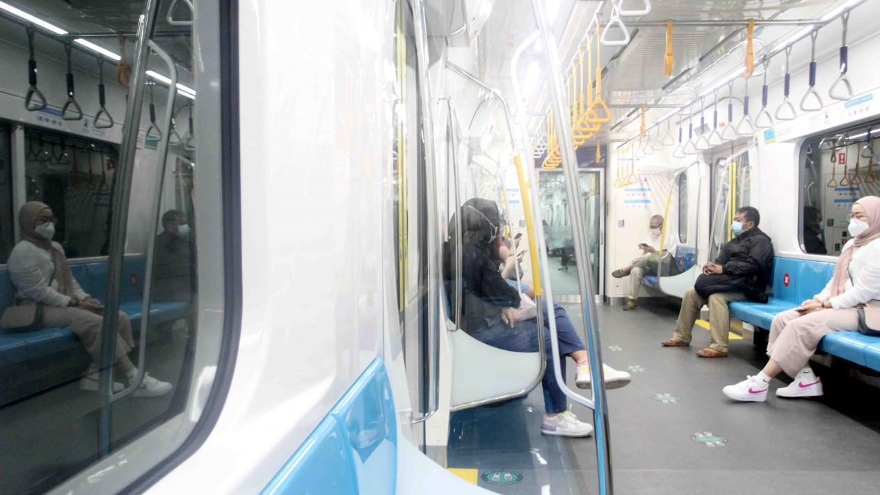 Penerapan Protokol Kesehatan di MRT