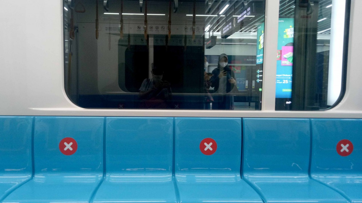 Penerapan Protokol Kesehatan di MRT