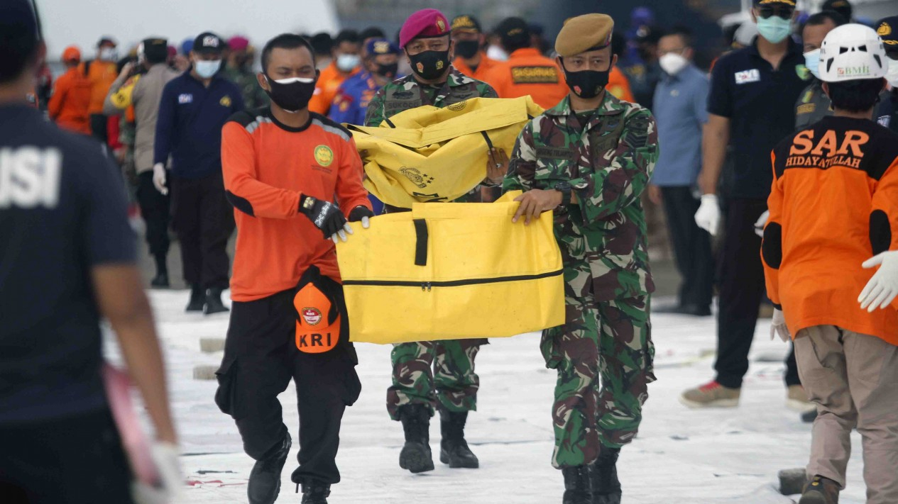 Basarnas Evakuasi 19 Kantong Jenazah Korban Sriwijaya Air
