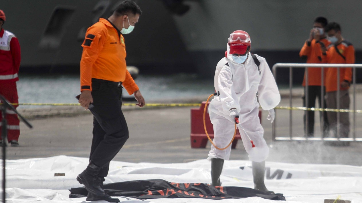 Basarnas Evakuasi 19 Kantong Jenazah Korban Sriwijaya Air