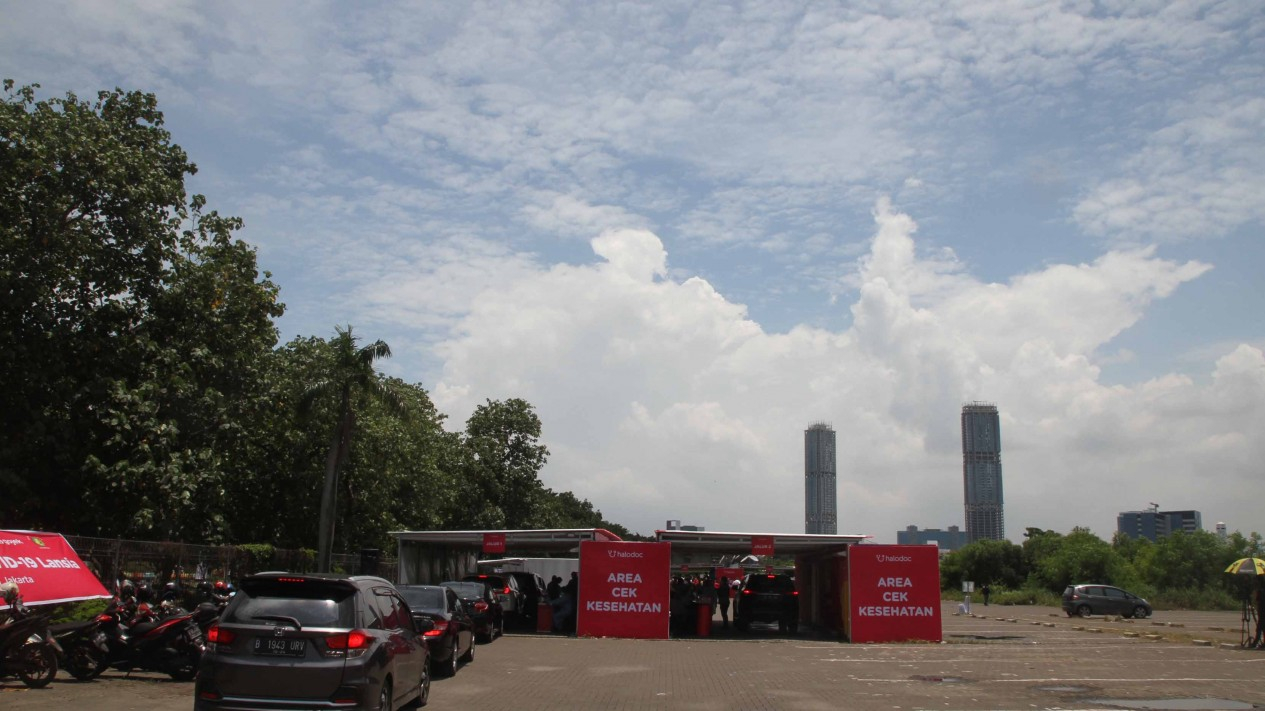 Layanan Drive Thru Vaksin untuk Lansia