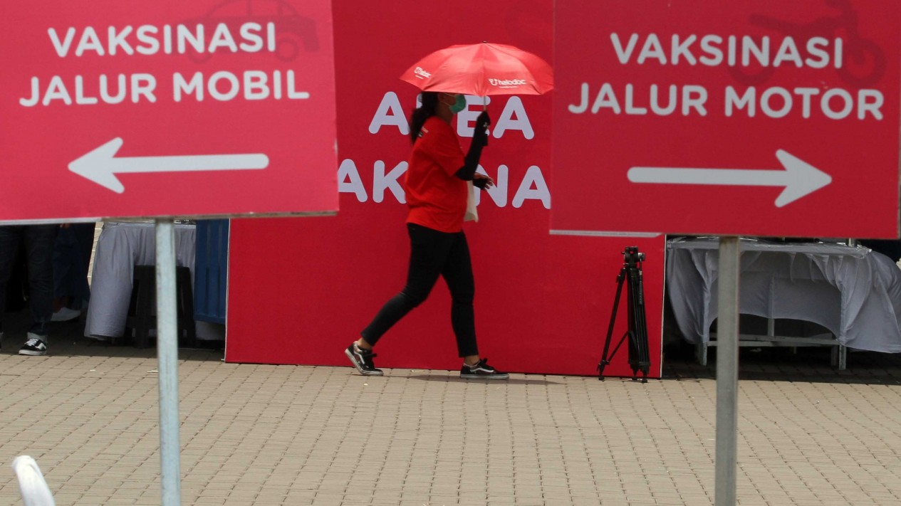 Layanan Drive Thru Vaksin untuk Lansia