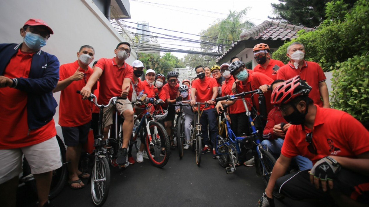 Gowes Santai Anindya Bakrie Bersama Anggota Kadin